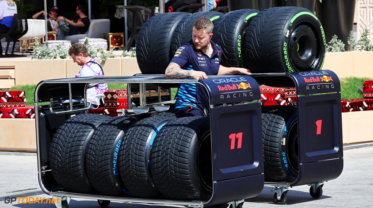 Formula One World Championship
Red Bull Racing mechanic with wet and intermediate Pirelli tyres.

28.02.2024. Formula 1 World Championship, Rd 1, Bahrain Grand Prix, Sakhir, Bahrain, Preparation Day.

- www.xpbimages.com, EMail: requests@xpbimages.com (C) Copyright: Batchelor / XPB Images
Motor Racing - Formula One World Championship - Bahrain Grand Prix - Preparation Day - Sakhir, Bahrain
xpbimages.com
Sakhir
Bahrain

Formel1 Formel F1 Formula 1 Formula1 GP Grand Prix one Wednesday