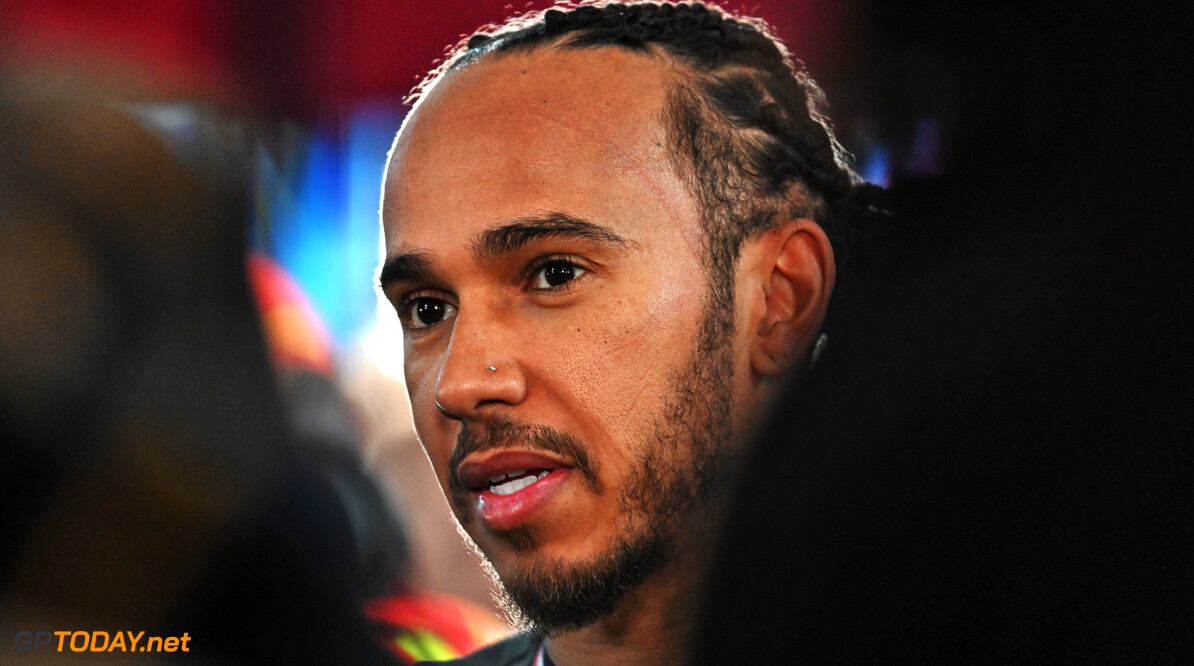 Hamilton baalt: "Liggen verder achter op Red Bull dan gedacht"