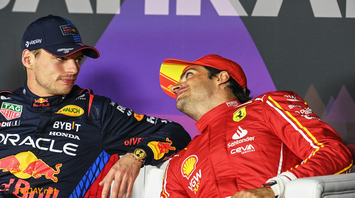 Formula One World Championship
(L to R): Max Verstappen (NLD) Red Bull Racing and Carlos Sainz Jr (ESP) Ferrari in the post race FIA Press Conference.

02.03.2024. Formula 1 World Championship, Rd 1, Bahrain Grand Prix, Sakhir, Bahrain, Race Day.

- www.xpbimages.com, EMail: requests@xpbimages.com (C) Copyright: XPB Images
Motor Racing - Formula One World Championship - Bahrain Grand Prix - Race Day - Sakhir, Bahrain
xpbimages.com
Sakhir
Bahrain

Formel1 Formel F1 Formula 1 Formula1 GP Grand Prix one Bahrain I