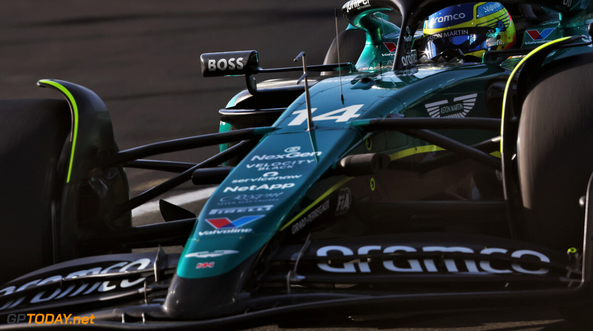 <b> Uitslag VT2 Saoedi-Arabië: </b> Alonso snelste in chaotische training, Verstappen slechts derde