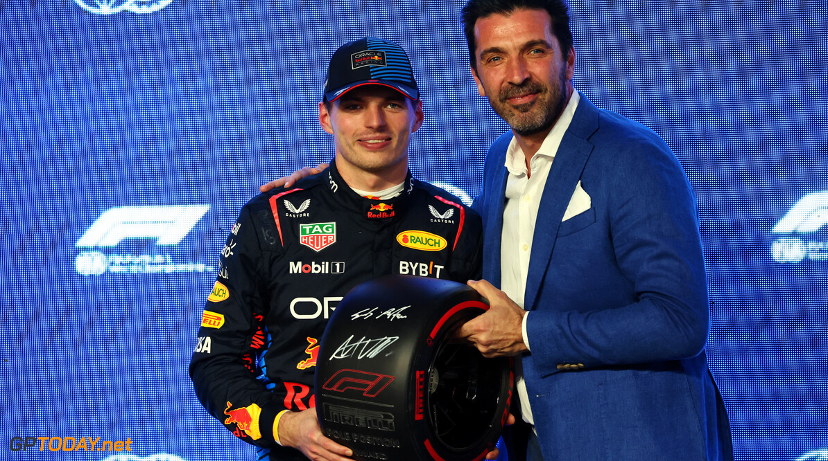 Formula One World Championship
Max Verstappen (NLD) Red Bull Racing receives the Pirelli Pole Position Award from Gianluigi Buffon (ITA) Former Football Player.

08.03.2024. Formula 1 World Championship, Rd 2, Saudi Arabian Grand Prix, Jeddah, Saudi Arabia, Qualifying Day.

- www.xpbimages.com, EMail: requests@xpbimages.com (C) Copyright: Batchelor / XPB Images
Motor Racing - Formula One World Championship - Saudi Arabian Grand Prix - Qualifying Day - Jeddah, Saudi Arabia
XPB Images
Jeddah
Saudi Arabia

Formel1 Formel F1 Formula 1 Formula1 GP Grand Prix one Jeddah Co