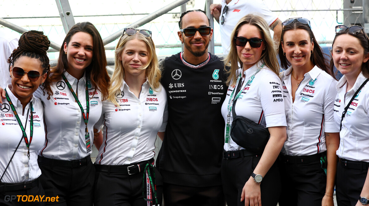 Formula One World Championship
Lewis Hamilton (GBR) Mercedes AMG F1 with female members of the team.

09.03.2024. Formula 1 World Championship, Rd 2, Saudi Arabian Grand Prix, Jeddah, Saudi Arabia, Race Day.

 - www.xpbimages.com, EMail: requests@xpbimages.com (C) Copyright: Coates / XPB Images
Motor Racing - Formula One World Championship - Saudi Arabian Grand Prix - Race Day - Jeddah, Saudi Arabia
XPB Images
Jeddah
Saudi Arabia

Formel1 Formel F1 Formula 1 Formula1 GP Grand Prix one Jeddah Co