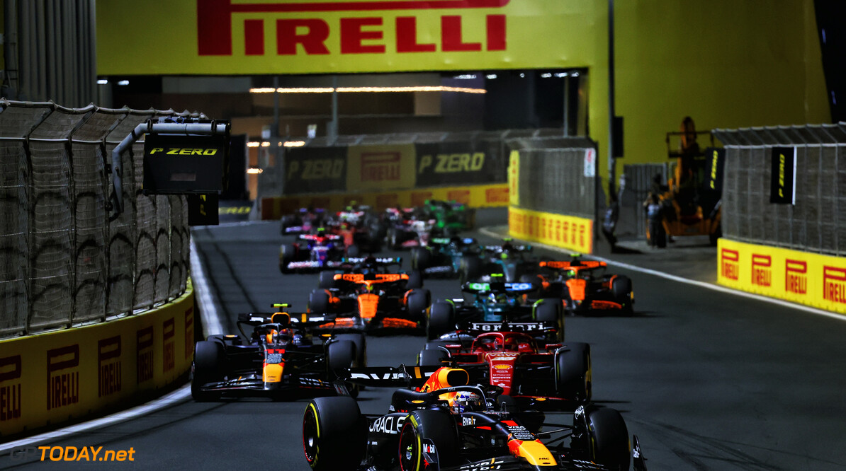 <b> Uitslag Grand Prix van Saoedi-Arabië: </b> Meesterlijke Verstappen laat concurrentie achter zich