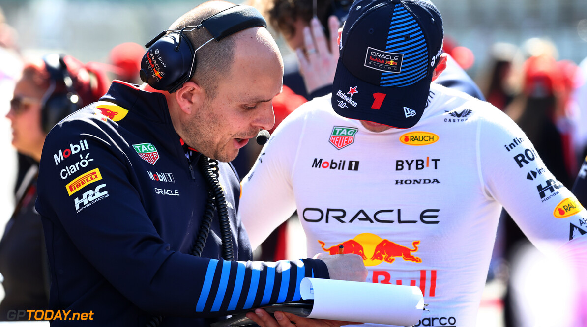 Formula One World Championship
(L to R): Gianpiero Lambiase (ITA) Red Bull Racing Engineer with Max Verstappen (NLD) Red Bull Racing on the grid.

24.03.2024. Formula 1 World Championship, Rd 3, Australian Grand Prix, Albert Park, Melbourne, Australia, Race Day.

- www.xpbimages.com, EMail: requests@xpbimages.com (C) Copyright: Batchelor / XPB Images
Motor Racing - Formula One World Championship - Australian Grand Prix - Race Day - Melbourne, Australia
xpbimages.com
Melbourne
Australia

Formel1 Formel F1 Formula 1 Formula1 GP Grand Prix one March Aus