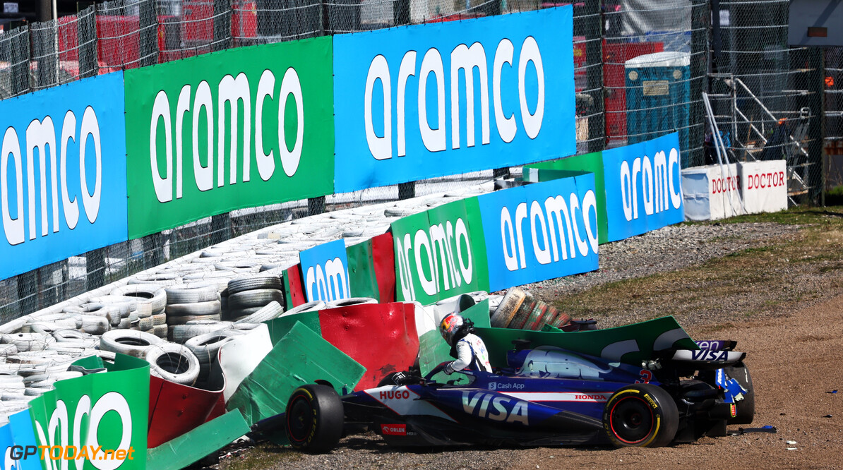 Albon en Ricciardo blijven onbestraft na startcrash