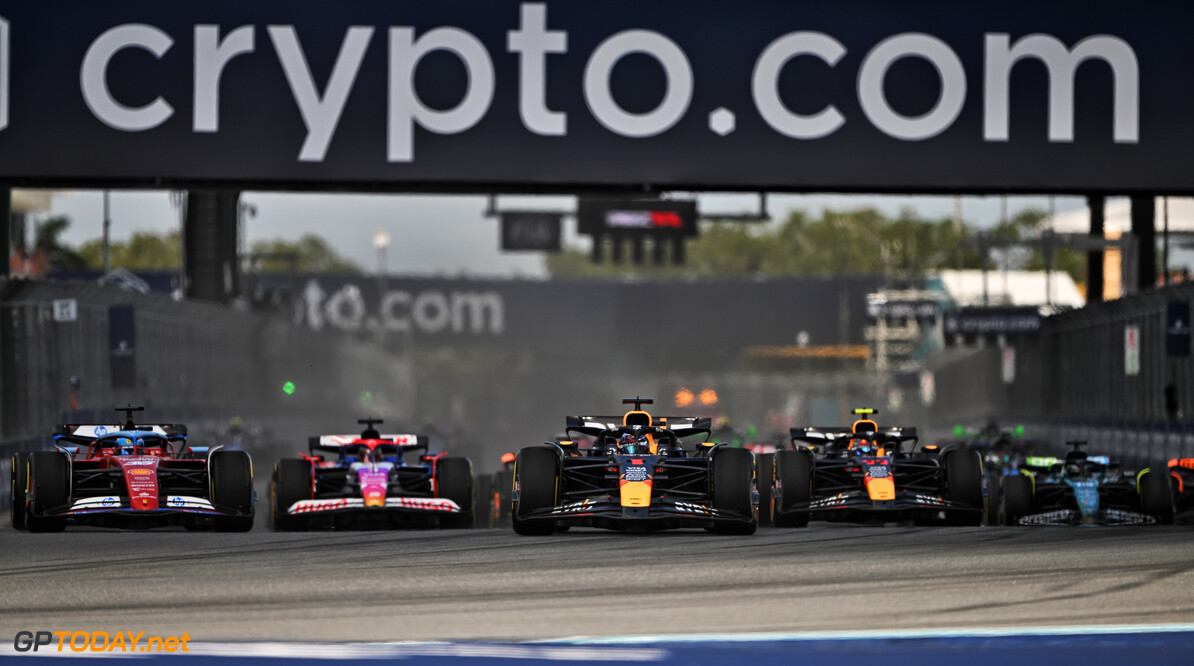 Formula One World Championship
Max Verstappen (NLD) Red Bull Racing RB20 leads at the start of Sprint.

04.05.2024. Formula 1 World Championship, Rd 6, Miami Grand Prix, Miami, Florida, USA, Sprint and Qualifying Day.

- www.xpbimages.com, EMail: requests@xpbimages.com (C) Copyright: Price / XPB Images
Motor Racing - Formula One World Championship - Miami Grand Prix - Sprint and Qualifying Day - Miami, USA
XPB Images
Miami
USA

Formel1 Formel F1 Formula 1 Formula1 GP Grand Prix one Miami Int