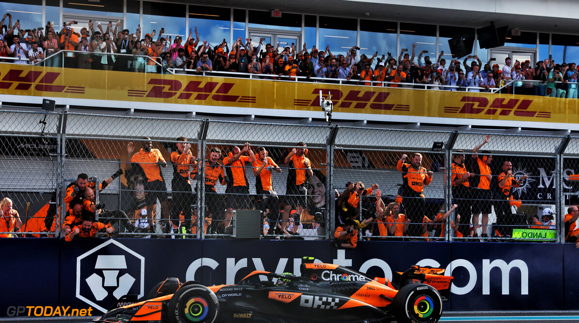 Formula One World Championship
Race winner Lando Norris (GBR) McLaren MCL38 celebrates as he passes his team at the end of the race.

05.05.2024. Formula 1 World Championship, Rd 6, Miami Grand Prix, Miami, Florida, USA, Race Day.

 - www.xpbimages.com, EMail: requests@xpbimages.com (C) Copyright: Staley / XPB Images
Motor Racing - Formula One World Championship - Miami Grand Prix - Race Day - Miami, USA
XPB Images
Miami
USA

Formel1 Formel F1 Formula 1 Formula1 GP Grand Prix one Miami Int