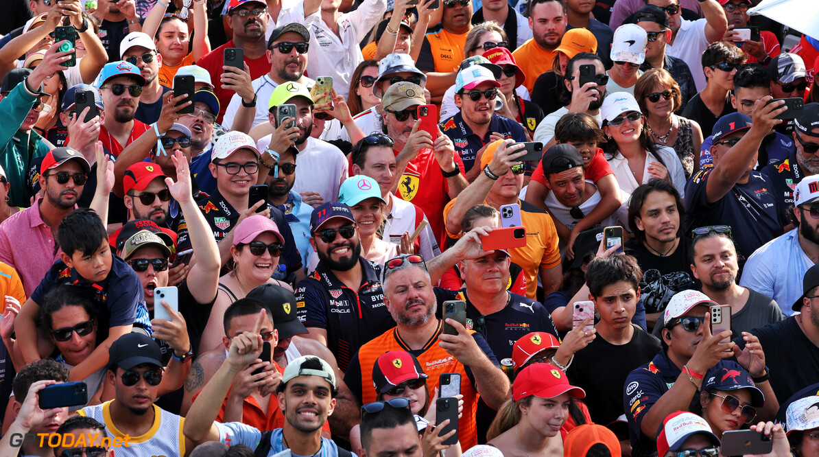 Formula One World Championship
Circuit atmosphere - race fans.

05.05.2024. Formula 1 World Championship, Rd 6, Miami Grand Prix, Miami, Florida, USA, Race Day.

- www.xpbimages.com, EMail: requests@xpbimages.com (C) Copyright: Bearne / XPB Images
Motor Racing - Formula One World Championship - Miami Grand Prix - Race Day - Miami, USA
XPB Images
Miami
USA

Formel1 Formel F1 Formula 1 Formula1 GP Grand Prix one Miami Int