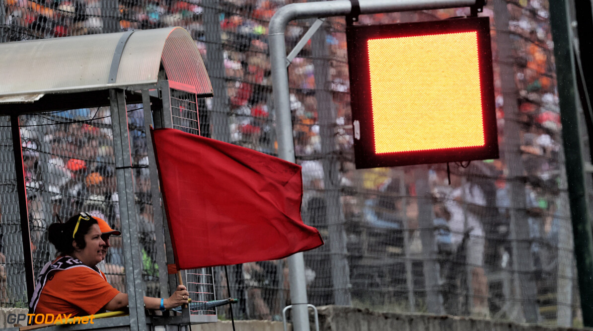 Formula One World Championship
Marshal waves a red flag as the qualifying session is stopped.

20.07.2024. Formula 1 World Championship, Rd 13, Hungarian Grand Prix, Budapest, Hungary, Qualifying Day.

- www.xpbimages.com, EMail: requests@xpbimages.com (C) Copyright: Bearne / XPB Images
Motor Racing - Formula One World Championship - Hungarian Grand Prix - Qualifying Day - Budapest, Hungary
XPB Images
Budapest
Hungary

Formel1 Formel F1 Formula 1 Formula1 GP Grand Prix one Circuit H