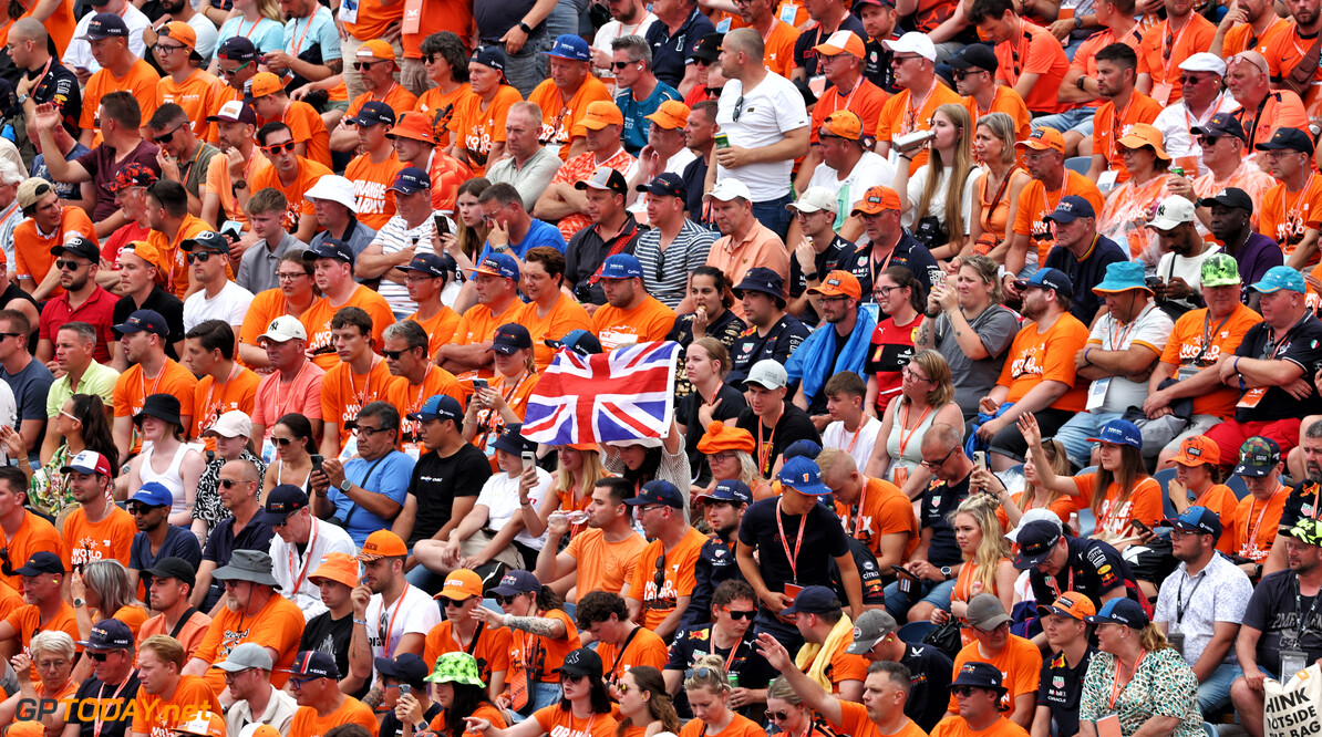 Formula One World Championship
Circuit atmosphere - fans in the grandstand.

20.07.2024. Formula 1 World Championship, Rd 13, Hungarian Grand Prix, Budapest, Hungary, Qualifying Day.

 - www.xpbimages.com, EMail: requests@xpbimages.com (C) Copyright: Coates / XPB Images
Motor Racing - Formula One World Championship - Hungarian Grand Prix - Qualifying Day - Budapest, Hungary
XPB Images
Budapest
Hungary

Formel1 Formel F1 Formula 1 Formula1 GP Grand Prix one Circuit H