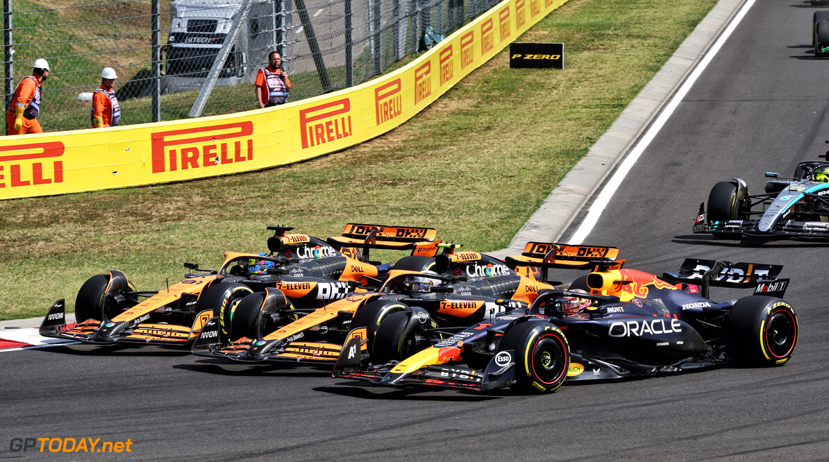 Formula One World Championship
(L to R): Oscar Piastri (AUS) McLaren MCL38; Lando Norris (GBR) McLaren MCL38; and Max Verstappen (NLD) Red Bull Racing RB20, at the start of the race.

21.07.2024. Formula 1 World Championship, Rd 13, Hungarian Grand Prix, Budapest, Hungary, Race Day.

- www.xpbimages.com, EMail: requests@xpbimages.com (C) Copyright: Charniaux / XPB Images
Motor Racing - Formula One World Championship - Hungarian Grand Prix - Race Day - Budapest, Hungary
XPB Images
Budapest
Hungary

Formel1 Formel F1 Formula 1 Formula1 GP Grand Prix one Circuit H