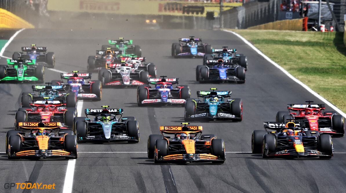 Formula One World Championship
(L to R): Oscar Piastri (AUS) McLaren MCL38; Lando Norris (GBR) McLaren MCL38; and Max Verstappen (NLD) Red Bull Racing RB20, at the start of the race.

21.07.2024. Formula 1 World Championship, Rd 13, Hungarian Grand Prix, Budapest, Hungary, Race Day.

- www.xpbimages.com, EMail: requests@xpbimages.com (C) Copyright: Charniaux / XPB Images
Motor Racing - Formula One World Championship - Hungarian Grand Prix - Race Day - Budapest, Hungary
XPB Images
Budapest
Hungary

Formel1 Formel F1 Formula 1 Formula1 GP Grand Prix one Circuit H