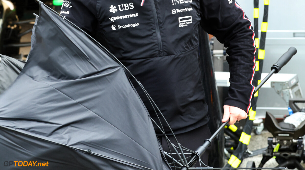 Formula One World Championship
Mercedes AMG F1 with a broken umbrella due to the strong wind.

23.08.2024. Formula 1 World Championship, Rd 15, Dutch Grand Prix, Zandvoort, Netherlands, Practice Day.

- www.xpbimages.com, EMail: requests@xpbimages.com (C) Copyright: Batchelor / XPB Images
Motor Racing - Formula One World Championship - Dutch Grand Prix - Practice Day - Zandvoort, Netherlands
XPB Images
Zandvoort
Netherlands

Formel1 Formel F1 Formula 1 Formula1 GP Grand Prix one Circuit Z