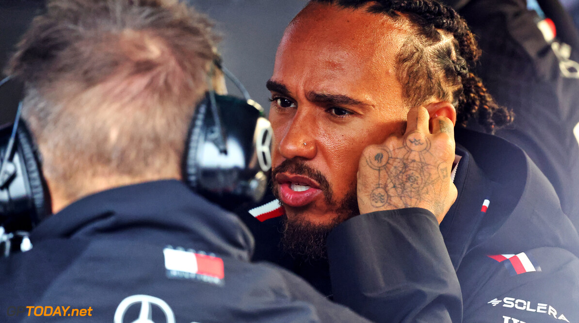 Hamilton ontvangt gridstraf na blokkeren Perez