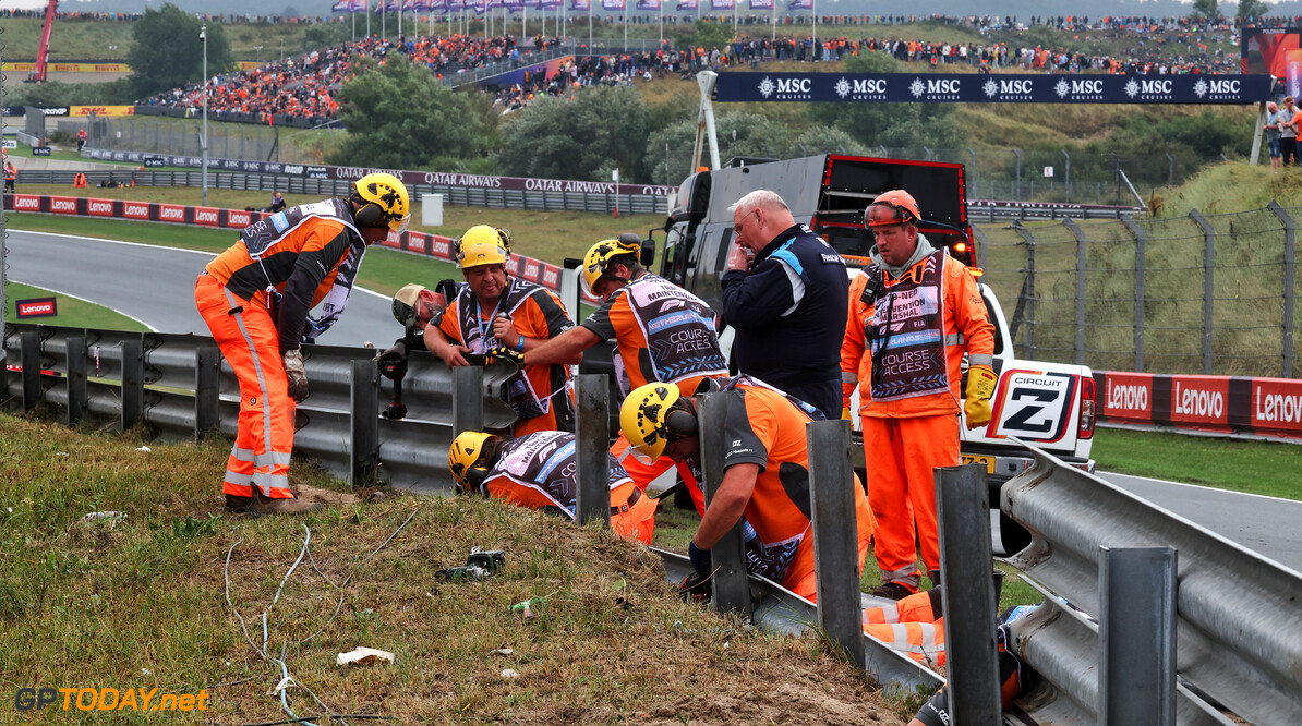 Formula One World Championship
Marshals repair barriers after Logan Sargeant (USA) Williams Racing crashed in the third practice session.

24.08.2024. Formula 1 World Championship, Rd 15, Dutch Grand Prix, Zandvoort, Netherlands, Qualifying Day.

- www.xpbimages.com, EMail: requests@xpbimages.com (C) Copyright: Moy / XPB Images
Motor Racing - Formula One World Championship - Dutch Grand Prix - Qualifying Day - Zandvoort, Netherlands
XPB Images
Zandvoort
Netherlands

Formel1 Formel F1 Formula 1 Formula1 GP Grand Prix one Circuit Z