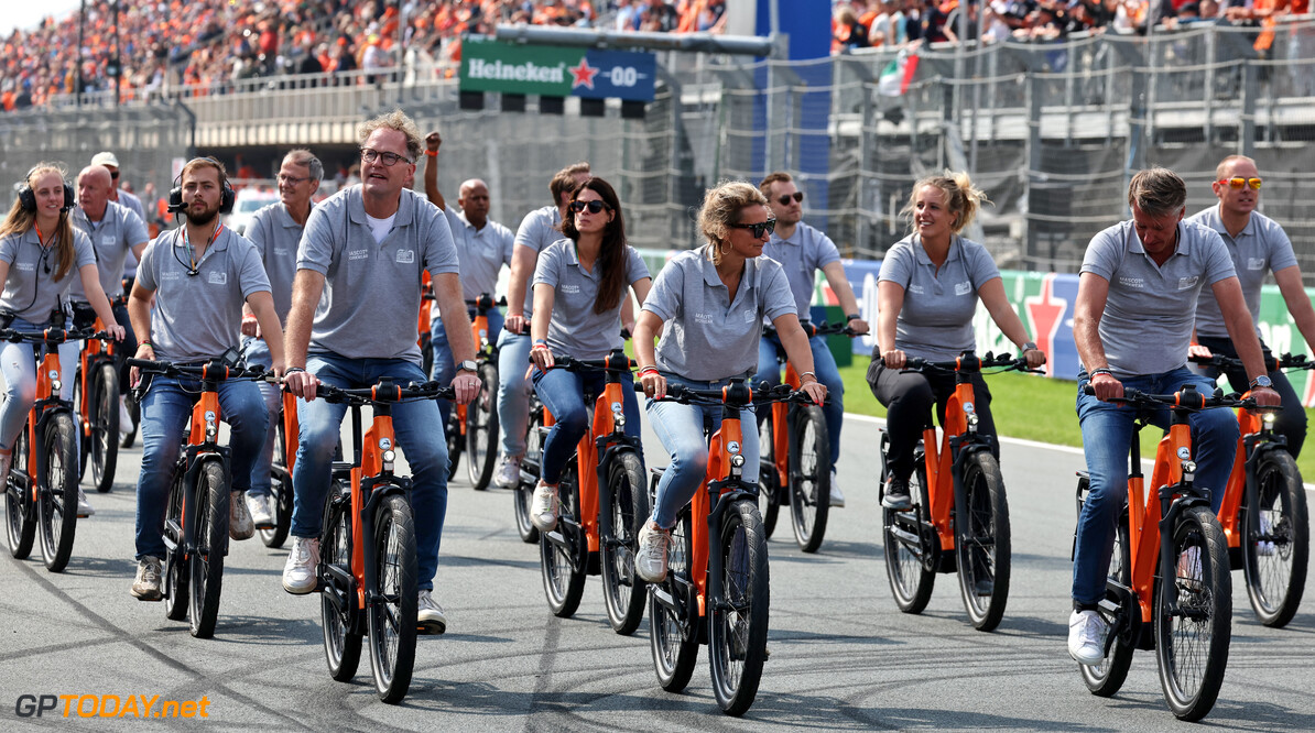 Formula One World Championship
Circuit atmosphere - Drivers' Parade.

25.08.2024. Formula 1 World Championship, Rd 15, Dutch Grand Prix, Zandvoort, Netherlands, Race Day.

- www.xpbimages.com, EMail: requests@xpbimages.com (C) Copyright: Moy / XPB Images
Motor Racing - Formula One World Championship - Dutch Grand Prix - Race Day - Zandvoort, Netherlands
XPB Images
Zandvoort
Netherlands

Formel1 Formel F1 Formula 1 Formula1 GP Grand Prix one Circuit Z