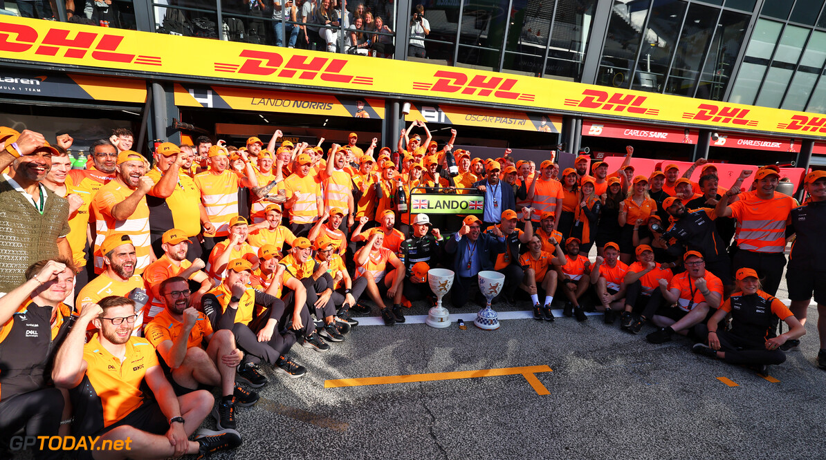 Formula One World Championship
Race winner Lando Norris (GBR) McLaren celebrates with the team.

25.08.2024. Formula 1 World Championship, Rd 15, Dutch Grand Prix, Zandvoort, Netherlands, Race Day.

 - www.xpbimages.com, EMail: requests@xpbimages.com (C) Copyright: Coates / XPB Images
Motor Racing - Formula One World Championship - Dutch Grand Prix - Race Day - Zandvoort, Netherlands
XPB Images
Zandvoort
Netherlands

Formel1 Formel F1 Formula 1 Formula1 GP Grand Prix one Circuit Z