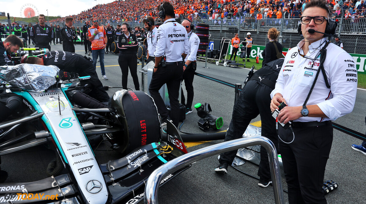 Formula One World Championship
Peter Bonnington (GBR) Mercedes AMG F1 Race Engineer on the grid.

25.08.2024. Formula 1 World Championship, Rd 15, Dutch Grand Prix, Zandvoort, Netherlands, Race Day.

- www.xpbimages.com, EMail: requests@xpbimages.com (C) Copyright: Batchelor / XPB Images
Motor Racing - Formula One World Championship - Dutch Grand Prix - Race Day - Zandvoort, Netherlands
XPB Images
Zandvoort
Netherlands

Formel1 Formel F1 Formula 1 Formula1 GP Grand Prix one Circuit Z