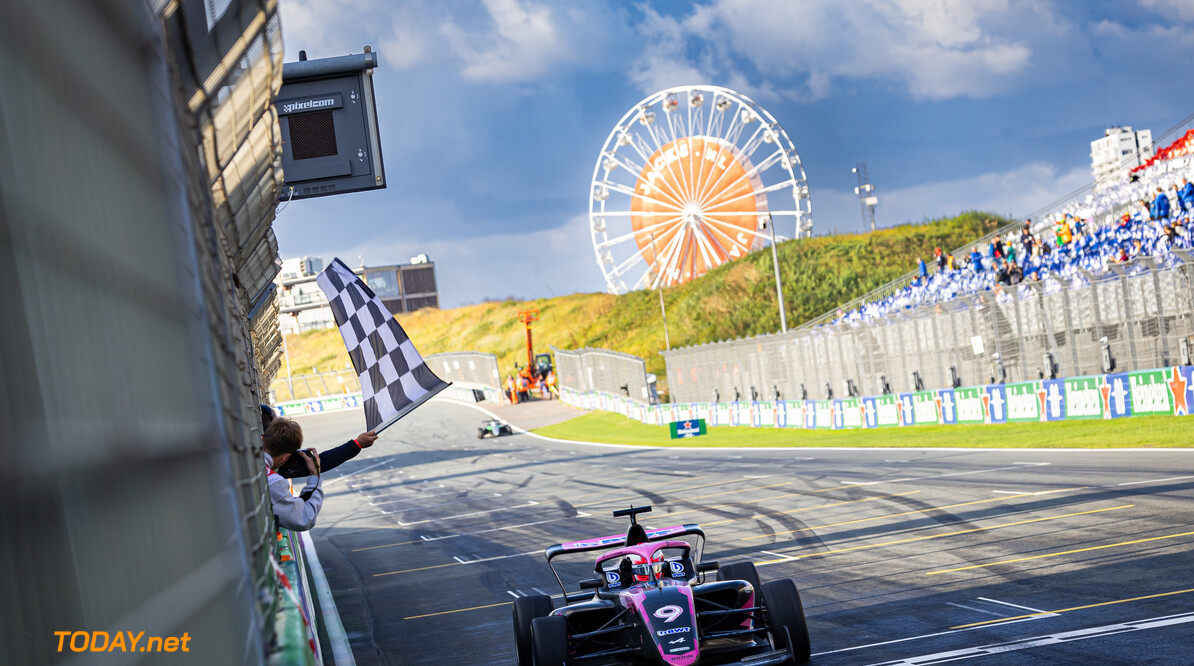 FIA Formula Academy
Race winner Abbi Pulling (GBR) Rodin Motorsport takes the chequered flag at the end of the race.

25.08.2024. FIA Formula Academy, Rd 4, Race 1, Zandvoort, Netherlands, Sunday.

- www.xpbimages.com, EMail: requests@xpbimages.com Copyright: XPB Images
Motor Racing - FIA Formula Academy - Sunday - Zandvoort, Netherlands
xpbimages.com
Zandvoort
Netherlands

August Sunday Circuit Zandvoort August The Netherlands Holland N