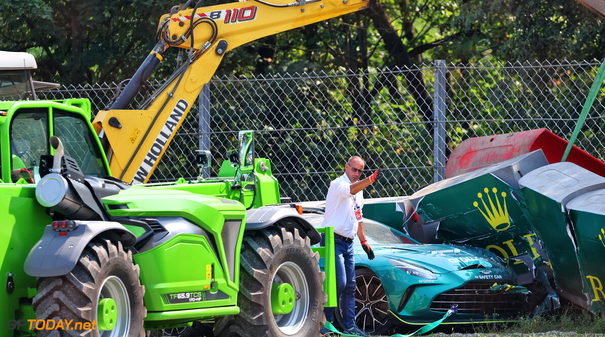 Formula One World Championship
The Aston Martin FIA Safety Car is extracated from the tyre barrier after it crashed at the Parabolica.

29.08.2024. Formula 1 World Championship, Rd 16, Italian Grand Prix, Monza, Italy, Preparation Day.

- www.xpbimages.com, EMail: requests@xpbimages.com (C) Copyright: XPB Images
Motor Racing - Formula One World Championship - Italian Grand Prix - Preparation Day - Monza, Italy
XPB Images
Monza
Italy

Formel1 Formel F1 Formula 1 Formula1 GP Grand Prix one Italy Ita