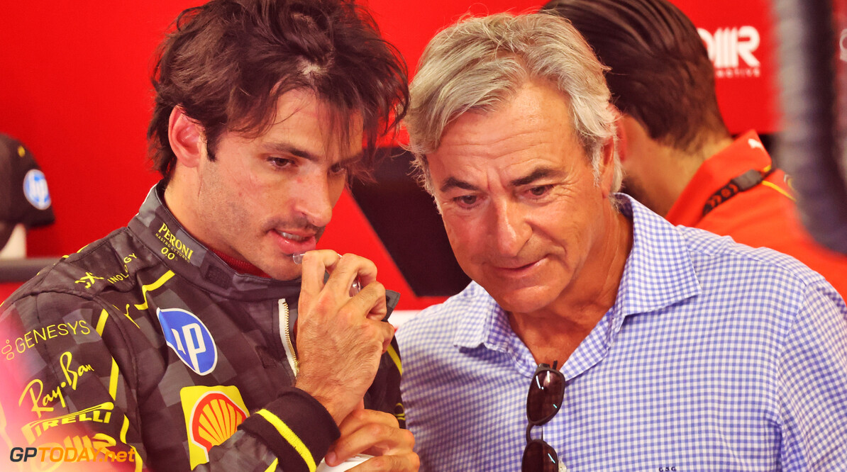 Formula One World Championship
(L to R): Carlos Sainz Jr (ESP) Ferrari with Carlos Sainz (ESP).

30.08.2024. Formula 1 World Championship, Rd 16, Italian Grand Prix, Monza, Italy, Practice Day.

- www.xpbimages.com, EMail: requests@xpbimages.com (C) Copyright: Batchelor / XPB Images
Motor Racing - Formula One World Championship - Italian Grand Prix - Practice Day - Monza, Italy
XPB Images
Monza
Italy

Formel1 Formel F1 Formula 1 Formula1 GP Grand Prix one Italy Ita