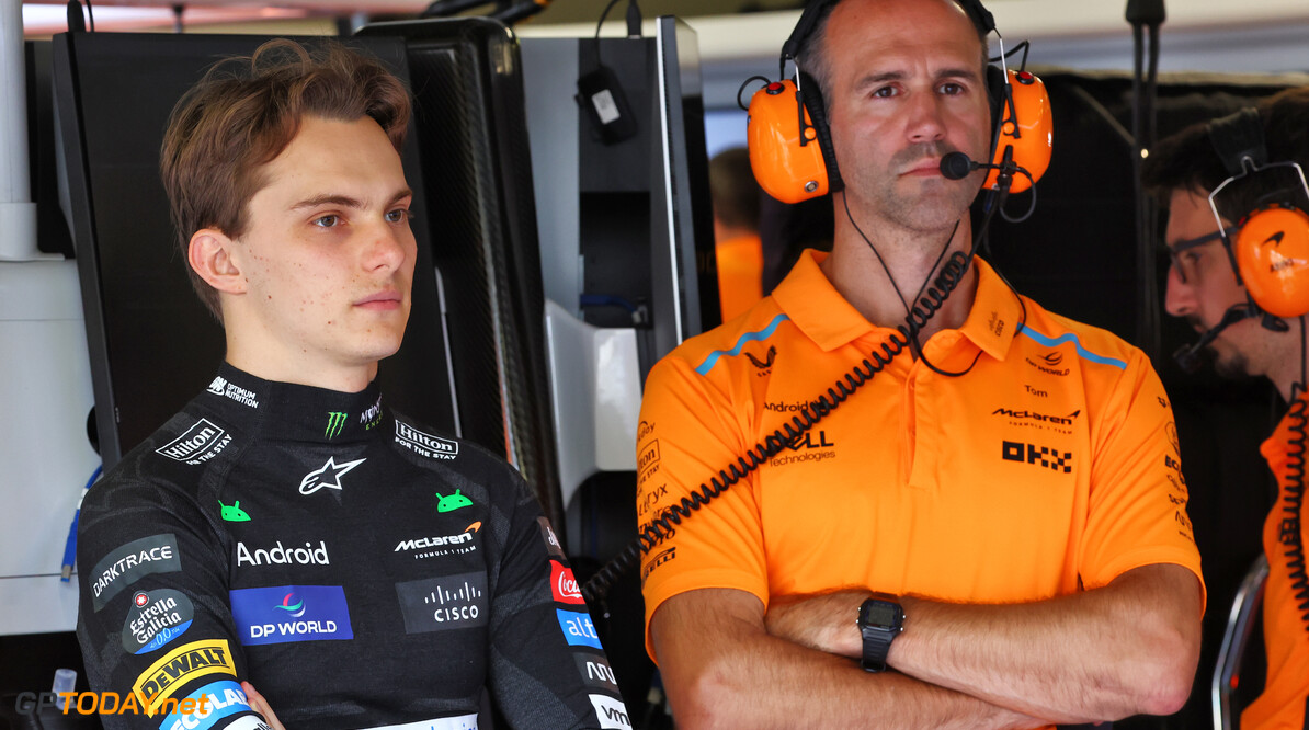 Formula One World Championship
(L to R): Oscar Piastri (AUS) McLaren with Tom Stallard (GBR) McLaren Race Engineer.

31.08.2024. Formula 1 World Championship, Rd 16, Italian Grand Prix, Monza, Italy, Qualifying Day.

- www.xpbimages.com, EMail: requests@xpbimages.com (C) Copyright: Batchelor / XPB Images
Motor Racing - Formula One World Championship - Italian Grand Prix - Qualifying Day - Monza, Italy
XPB Images
Monza
Italy

Formel1 Formel F1 Formula 1 Formula1 GP Grand Prix one Italy Ita