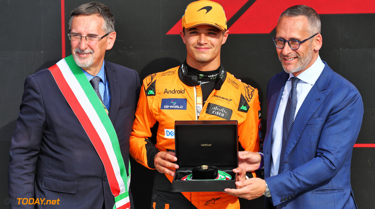 Formula One World Championship
Lando Norris (GBR) McLaren celebrates his pole position in qualifying parc ferme with dignitaries.

31.08.2024. Formula 1 World Championship, Rd 16, Italian Grand Prix, Monza, Italy, Qualifying Day.

- www.xpbimages.com, EMail: requests@xpbimages.com (C) Copyright: Batchelor / XPB Images
Motor Racing - Formula One World Championship - Italian Grand Prix - Qualifying Day - Monza, Italy
XPB Images
Monza
Italy

Formel1 Formel F1 Formula 1 Formula1 GP Grand Prix one Italy Ita