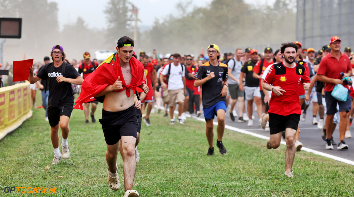 Formula One World Championship
Circuit atmosphere - fans invade the circuit at the end of the race.

01.09.2024. Formula 1 World Championship, Rd 16, Italian Grand Prix, Monza, Italy, Race Day.

- www.xpbimages.com, EMail: requests@xpbimages.com (C) Copyright: Bearne / XPB Images
Motor Racing - Formula One World Championship - Italian Grand Prix - Race Day - Monza, Italy
XPB Images
Monza
Italy

Formel1 Formel F1 Formula 1 Formula1 GP Grand Prix Italy Italian