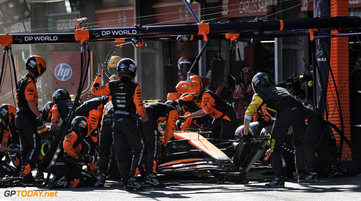 Formula One World Championship
Lando Norris (GBR) McLaren MCL38 makes a pit stop.

15.09.2024. Formula 1 World Championship, Rd 17, Azerbaijan Grand Prix, Baku Street Circuit, Azerbaijan, Race Day.

- www.xpbimages.com, EMail: requests@xpbimages.com (C) Copyright: Batchelor / XPB Images
Motor Racing - Formula One World Championship - Azerbaijan Grand Prix - Race Day - Baku, Azerbaijan
XPB Images
Baku
Azerbaijan

Formel1 Formel F1 Formula 1 Formula1 GP Grand Prix one Circuit Baku Azerbaijan Sunday September 15 09 9 2024 Race Action Track Pit Stop Pitstop