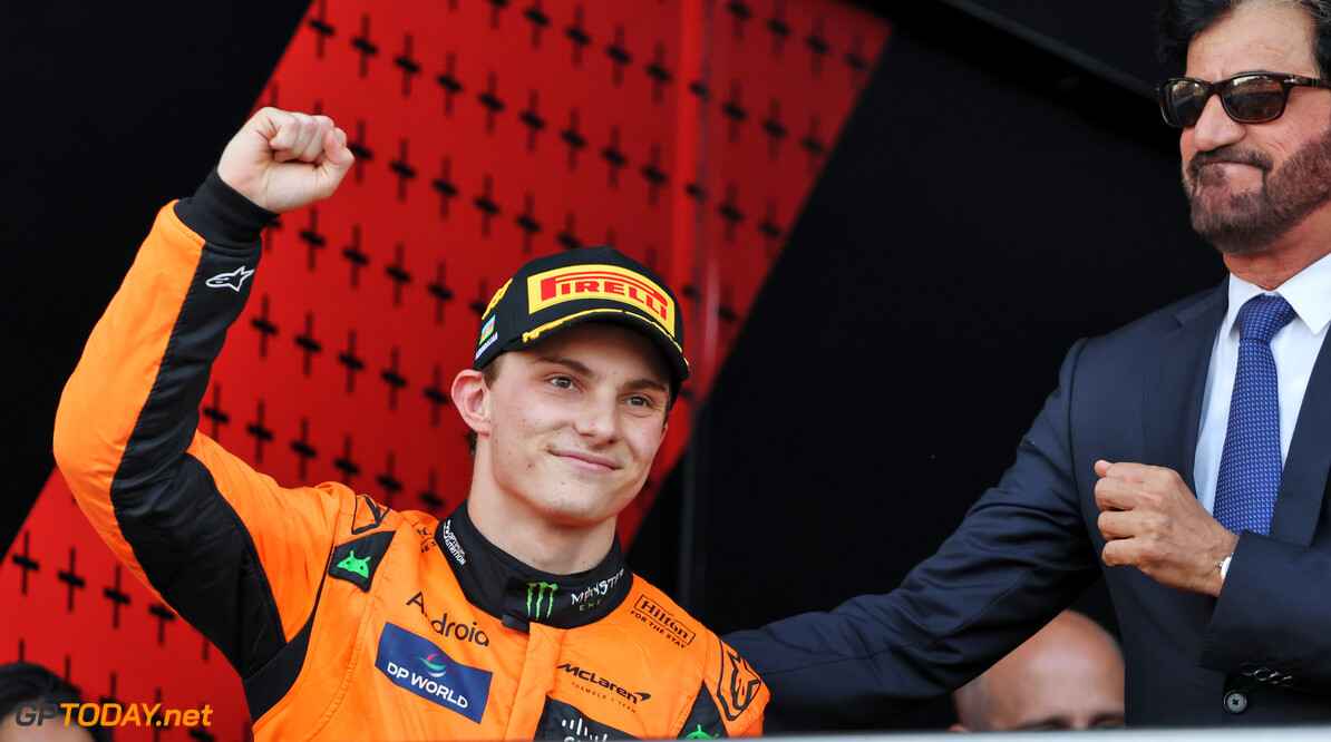 Formula One World Championship
Race winner Oscar Piastri (AUS) McLaren celebrates on the podium.

15.09.2024. Formula 1 World Championship, Rd 17, Azerbaijan Grand Prix, Baku Street Circuit, Azerbaijan, Race Day.

- www.xpbimages.com, EMail: requests@xpbimages.com (C) Copyright: Batchelor / XPB Images
Motor Racing - Formula One World Championship - Azerbaijan Grand Prix - Race Day - Baku, Azerbaijan
XPB Images
Baku
Azerbaijan

Formel1 Formel F1 Formula 1 Formula1 GP Grand Prix one Circuit Baku Azerbaijan Sunday September 15 09 9 2024 Podium Portrait Winner  Victor Victory First Position First Place