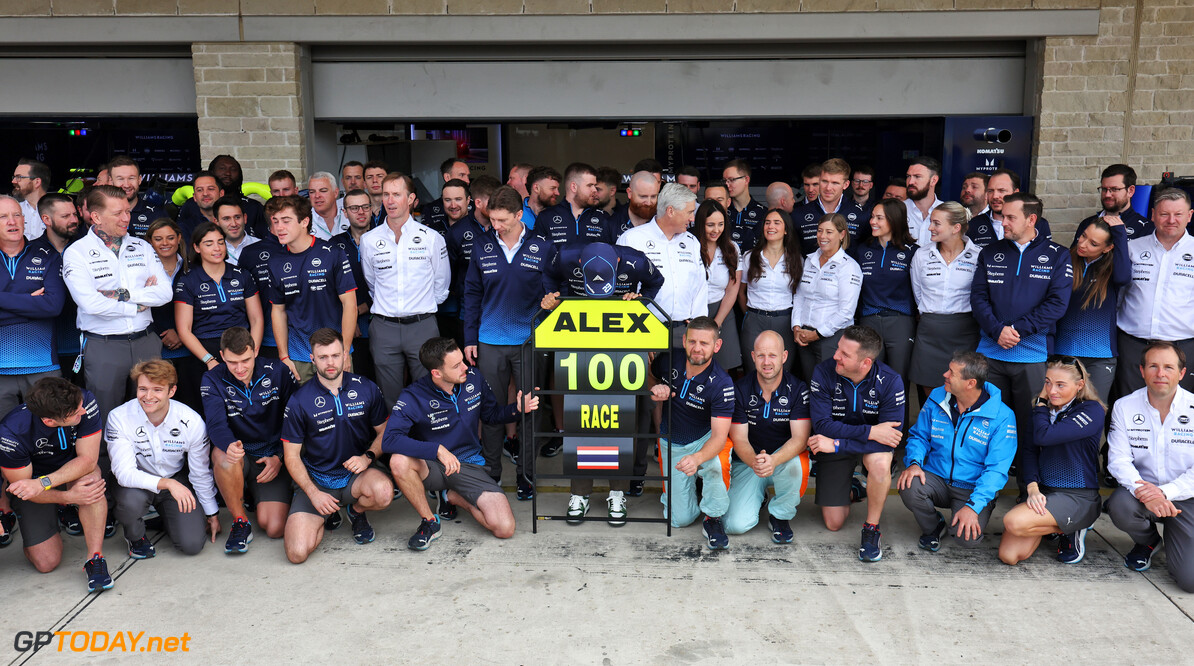 Formula One World Championship
Alexander Albon (THA) Williams Racing celebrates his 100th F1 race with the team.

18.10.2024. Formula 1 World Championship, Rd 19, United States Grand Prix, Austin, Texas, USA, Sprint Qualifying Day

- www.xpbimages.com, EMail: requests@xpbimages.com (C) Copyright: Bearne / XPB Images
Motor Racing - Formula One World Championship - United States Grand Prix - Sprint Qualifying Day - Austin, USA
XPB Images
Austin
USA

Formel1 Formel F1 Formula 1 Formula1 GP Grand Prix one Circuit of The Americas COTA Texas USA United States of America Friday October 18 10 2024 Portrait Alex Albon