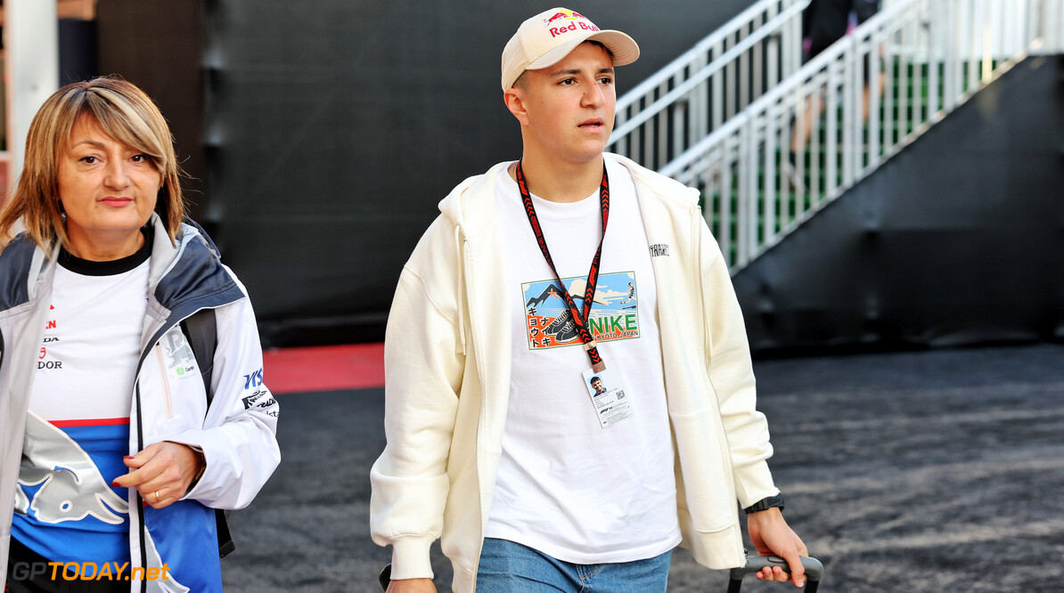 Formula One World Championship
Isack Hadjar (FRA) RB Reserve Driver.

17.10.2024. Formula 1 World Championship, Rd 19, United States Grand Prix, Austin, Texas, USA, Preparation Day.

- www.xpbimages.com, EMail: requests@xpbimages.com (C) Copyright: Bearne / XPB Images
Motor Racing - Formula One World Championship - United States Grand Prix - Preparation Day - Austin, USA
XPB Images
Austin
USA

Formel1 Formel F1 Formula 1 Formula1 GP Grand Prix one Circuit of The Americas Thursday COTA Texas USA United States of America October 17 10 2024 Visa Cash App RB Racing Bulls