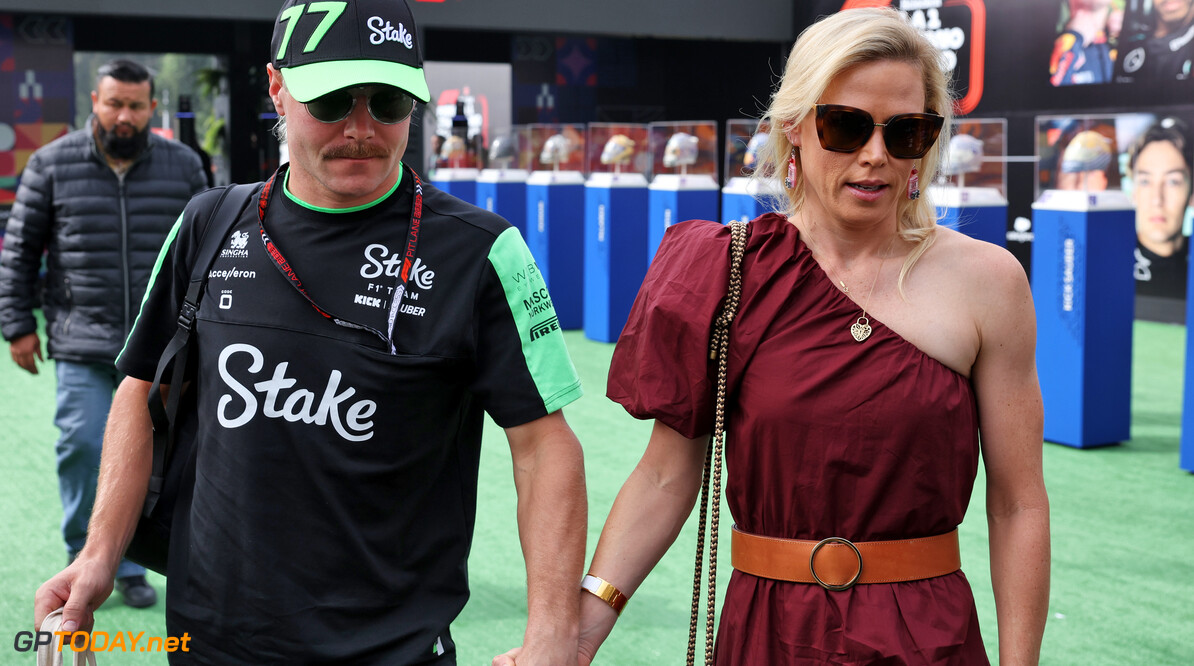 Formula One World Championship
(L to R): Valtteri Bottas (FIN) Sauber with girlfriend Tiffany Cromwell (AUS) Professional Cyclist.

25.10.2024. Formula 1 World Championship, Rd 20, Mexican Grand Prix, Mexico City, Mexico, Practice Day.

- www.xpbimages.com, EMail: requests@xpbimages.com (C) Copyright: Bearne / XPB Images
Motor Racing - Formula One World Championship - Mexican Grand Prix - Practice Day - Mexico City, Mexico
XPB Images
Mexico City
Mexico

Formel1 Formel F1 Formula 1 Formula1 GP Grand Prix October Mexico Mexico City Mexican Autodromo Hermanos Friday 25 10 2024 Portrait Stake F1 Team Kick Sauber