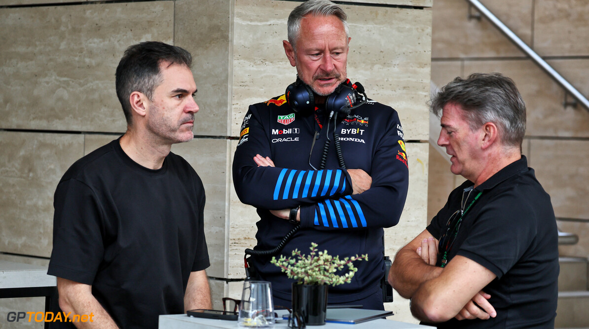 Formula One World Championship
(L to R): Marc Hynes (GBR) with Jonathan Wheatley (GBR) Red Bull Racing Team Manager and Graeme Lowdon (GBR).

29.11.2024 Formula 1 World Championship, Rd 23, Qatar Grand Prix, Doha, Qatar, Sprint Qualifying Day.

- www.xpbimages.com, EMail: requests@xpbimages.com (C) Copyright: Moy / XPB Images
Motor Racing - Formula One World Championship - Qatar Grand Prix - Sprint Qualifying Day - Doha, Qatar
XPB Images
Doha
Qatar

Formel1 Formel F1 Formula 1 Formula1 GP Grand Prix one Losail International Circuit November Qatar Doha Friday 29 11 2024 Lusail Portrait