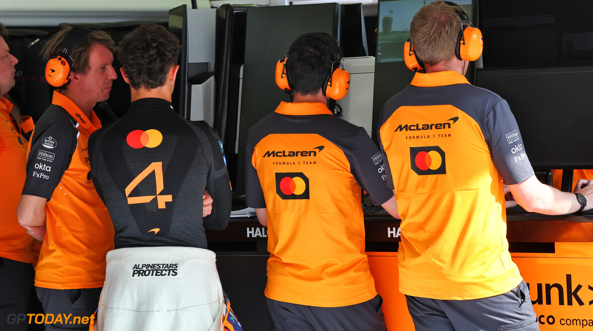Formula One World Championship
Lando Norris (GBR) McLaren with William Joseph (GBR) McLaren Race Engineer (Left).

12.04.2025. Formula 1 World Championship, Rd 4, Bahrain Grand Prix, Sakhir, Bahrain, Qualifying Day.

- www.xpbimages.com, EMail: requests@xpbimages.com (C) Copyright: Batchelor / XPB Images
Motor Racing - Formula One World Championship - Bahrain Grand Prix - Qualifying Day - Sakhir, Bahrain
xpbimages.com
Sakhir
Bahrain

Formel1 Formel F1 Formula 1 Formula1 GP Grand Prix one Bahrain International Circuit BIC Manama Bahrain Sakhir Saturday April 12 04 4 2025 Practice Portrait