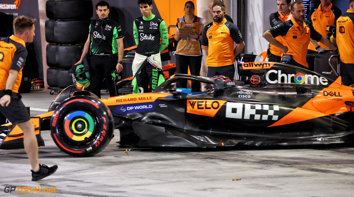 Formula One World Championship
Gabriel Bortoleto (BRA) Sauber watches Oscar Piastri (AUS) McLaren MCL39 leave the pits.

12.04.2025. Formula 1 World Championship, Rd 4, Bahrain Grand Prix, Sakhir, Bahrain, Qualifying Day.

- www.xpbimages.com, EMail: requests@xpbimages.com (C) Copyright: Moy / XPB Images
Motor Racing - Formula One World Championship - Bahrain Grand Prix - Qualifying Day - Sakhir, Bahrain
xpbimages.com
Sakhir
Bahrain

Formel1 Formel F1 Formula 1 Formula1 GP Grand Prix one Bahrain International Circuit BIC Manama Bahrain Sakhir Saturday April 12 04 4 2025 Qualifying Portrait Stake F1 Team Kick Sauber