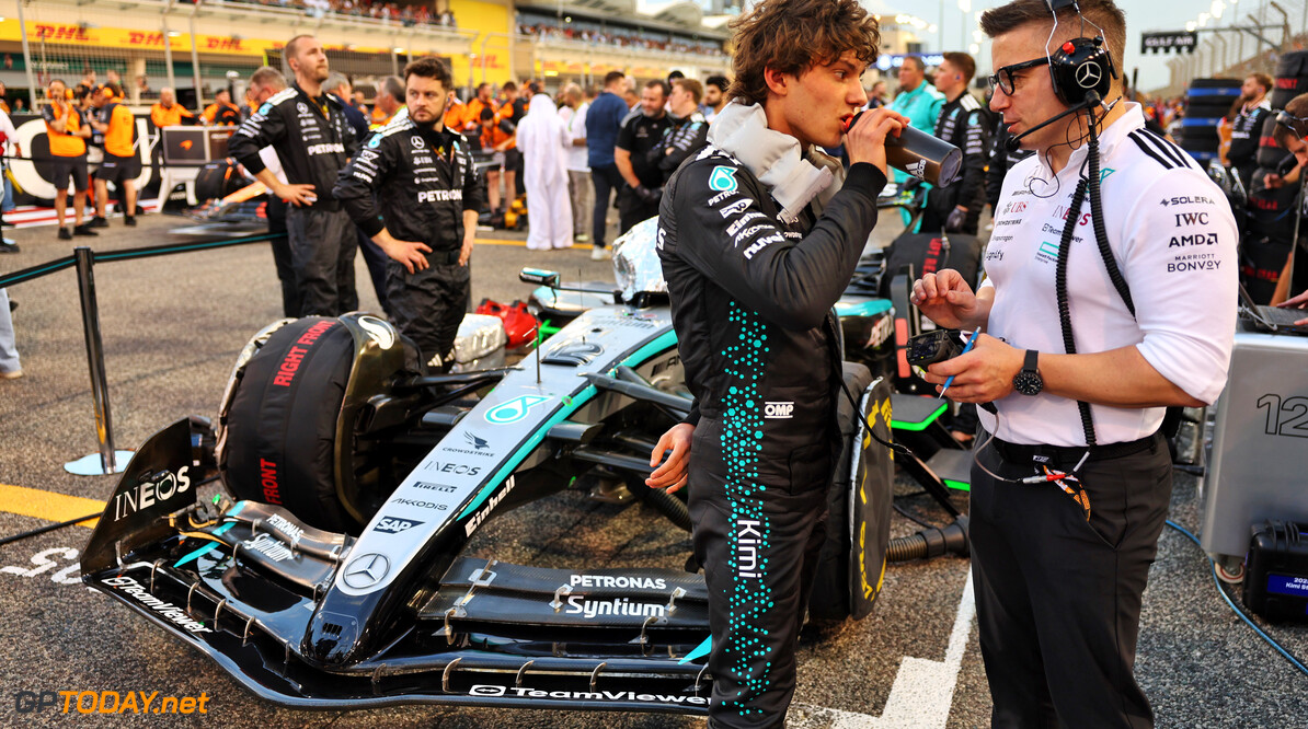 Formula One World Championship
(L to R): Andrea Kimi Antonelli (ITA) Mercedes AMG F1 with Peter Bonnington (GBR) Mercedes AMG F1 Race Engineer on the grid.

13.04.2025. Formula 1 World Championship, Rd 4, Bahrain Grand Prix, Sakhir, Bahrain, Race Day.

- www.xpbimages.com, EMail: requests@xpbimages.com (C) Copyright: Batchelor / XPB Images
Motor Racing - Formula One World Championship - Bahrain Grand Prix - Race Day - Sakhir, Bahrain
xpbimages.com
Sakhir
Bahrain

Formel1 Formel F1 Formula 1 Formula1 GP Grand Prix one Bahrain International Circuit BIC Manama Bahrain Sakhir Sunday April 13 04 4 2025 Grid Portrait
