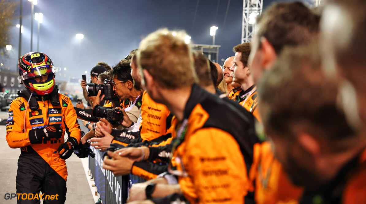 Formula One World Championship
Race winner Oscar Piastri (AUS) McLaren celebrates with the team in parc ferme.

13.04.2025. Formula 1 World Championship, Rd 4, Bahrain Grand Prix, Sakhir, Bahrain, Race Day.

- www.xpbimages.com, EMail: requests@xpbimages.com (C) Copyright: Batchelor / XPB Images
Motor Racing - Formula One World Championship - Bahrain Grand Prix - Race Day - Sakhir, Bahrain
xpbimages.com
Sakhir
Bahrain

Formel1 Formel F1 Formula 1 Formula1 GP Grand Prix one Bahrain International Circuit BIC Manama Bahrain Sakhir Sunday April 13 04 4 2025 Podium Portrait Winner  Victor Victory First Position First Place