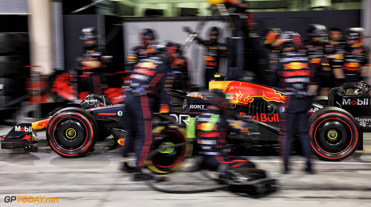 Formula One World Championship
Yuki Tsunoda (JPN) Red Bull Racing RB21 makes a pit stop.

13.04.2025. Formula 1 World Championship, Rd 4, Bahrain Grand Prix, Sakhir, Bahrain, Race Day.

- www.xpbimages.com, EMail: requests@xpbimages.com (C) Copyright: Bearne / XPB Images
Motor Racing - Formula One World Championship - Bahrain Grand Prix - Race Day - Sakhir, Bahrain
xpbimages.com
Sakhir
Bahrain

Formel1 Formel F1 Formula 1 Formula1 GP Grand Prix one Bahrain International Circuit BIC Manama Bahrain Sakhir Sunday April 13 04 4 2025 Race Action Track Pit Stop Pitstop