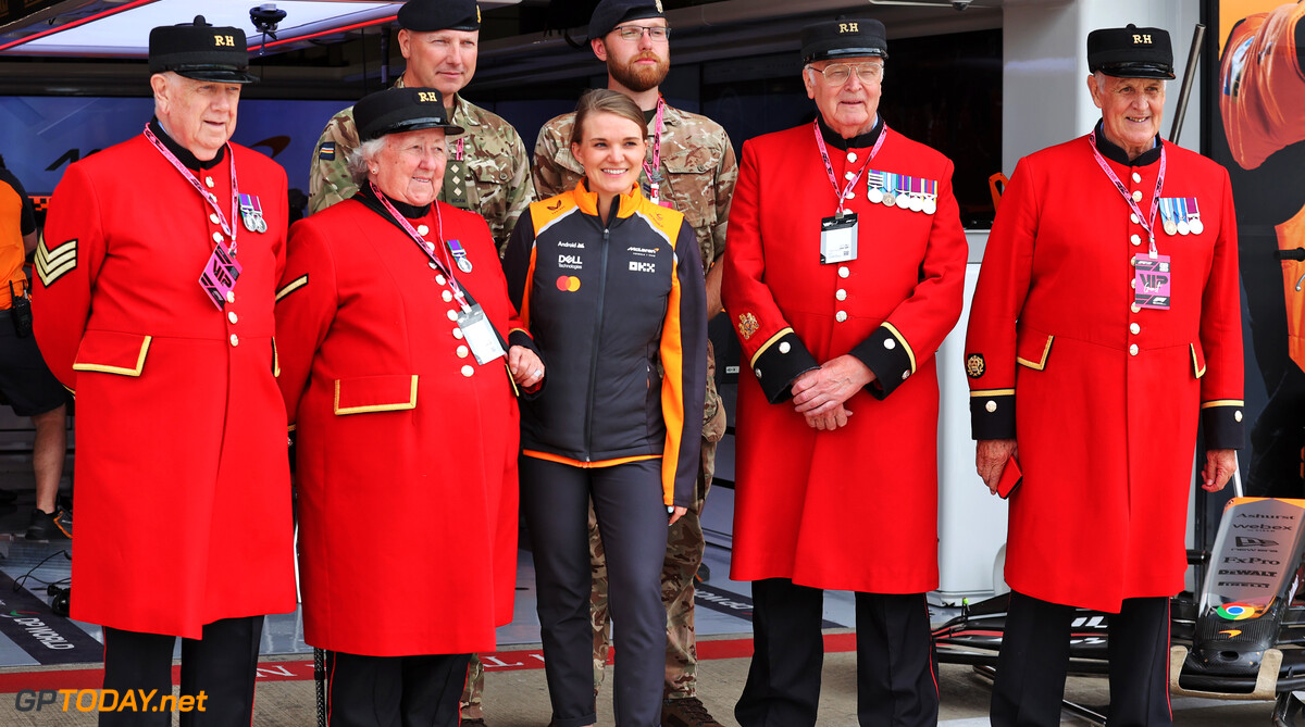 Formula One World Championship
Paddock atmosphere - Chelsea Pensioners with McLaren F1 Team.

03.07.2025. Formula 1 World Championship, Rd 12, British Grand Prix, Silverstone, England, Preparation Day.

- www.xpbimages.com, EMail: requests@xpbimages.com (C) Copyright: Davenport / XPB Images
Motor Racing - Formula One World Championship - British Grand Prix - Preparation Day - Silverstone, England
XPB Images
Silverstone
England

July Formel1 Formel F1 Formula 1 Formula1 GP Grand Prix one Thursday Circuit Silverstone England Britain British United Kingdom UK 03 3 07 7 2025 Atmosphere Portrait David