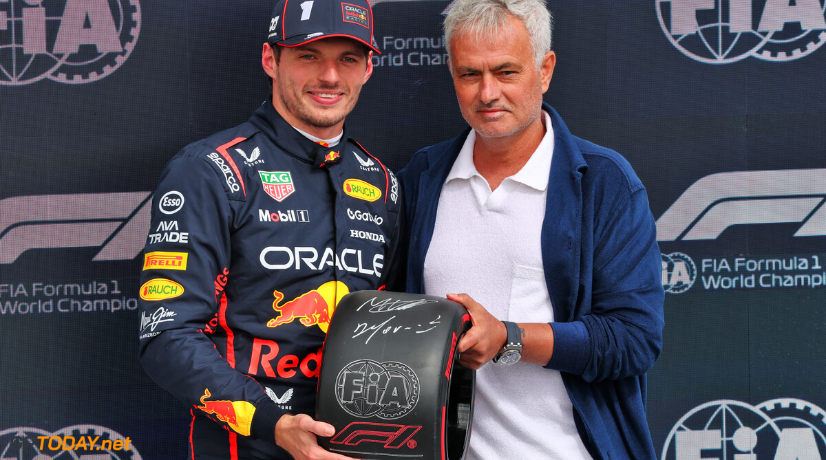 Formula One World Championship
(L to R): Max Verstappen (NLD) Red Bull Racing receives the Pirelli Pole Position Award from Jose Mourinho (POR) Football Manager in qualifying parc ferme.

05.07.2025. Formula 1 World Championship, Rd 12, British Grand Prix, Silverstone, England, Qualifying Day.

- www.xpbimages.com, EMail: requests@xpbimages.com (C) Copyright: Batchelor / XPB Images
Motor Racing - Formula One World Championship - British Grand Prix - Qualifying Day - Silverstone, England
XPB Images
Silverstone
England

July Formel1 Formel F1 Formula 1 Formula1 GP Grand Prix one Circuit Silverstone England Britain British United Kingdom UK Saturday 05 5 07 7 2025 Qualifying Portrait