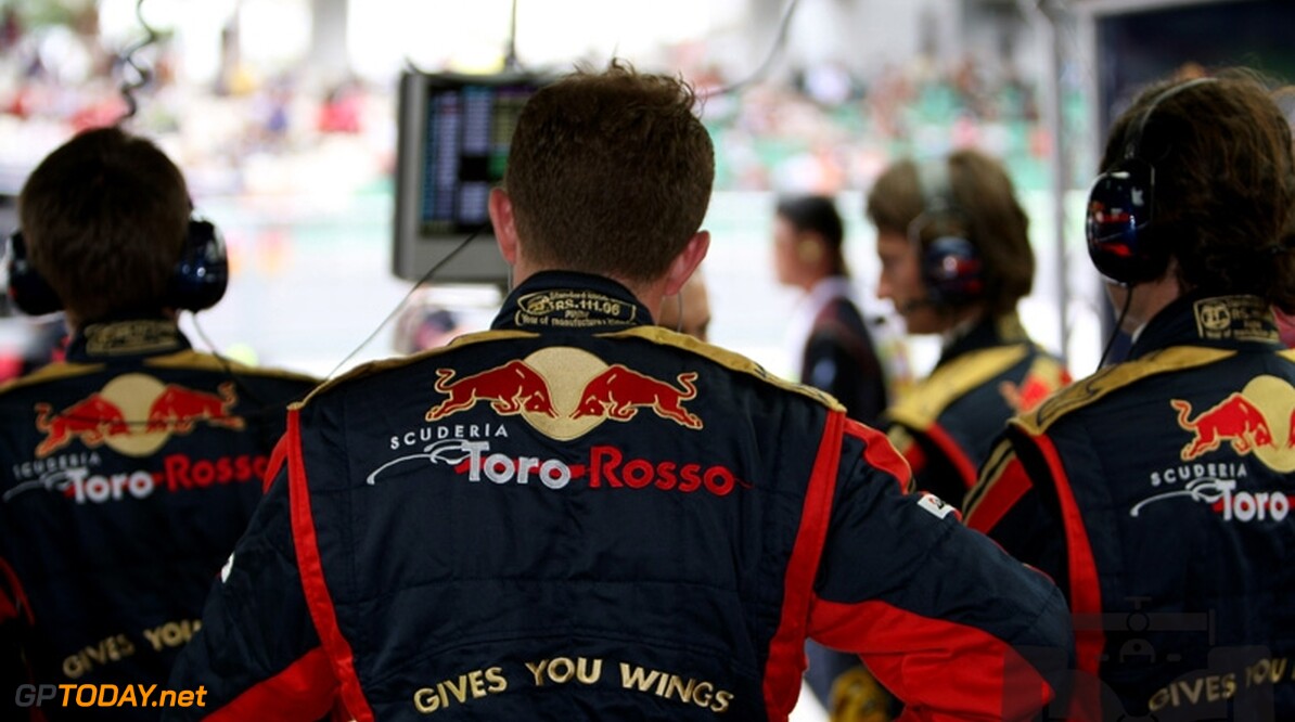 Sato definitief in shoot-out Toro Rosso tegen Buemi