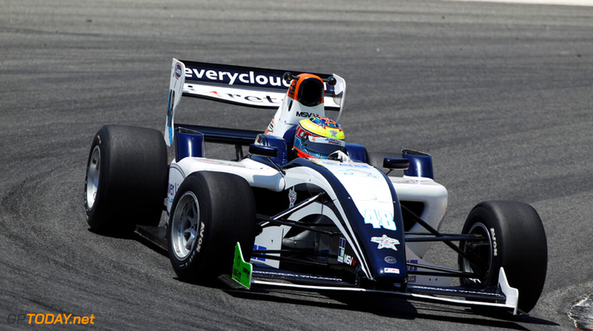 Dean Stoneman pakt pole position voor eerste race op Brands Hatch