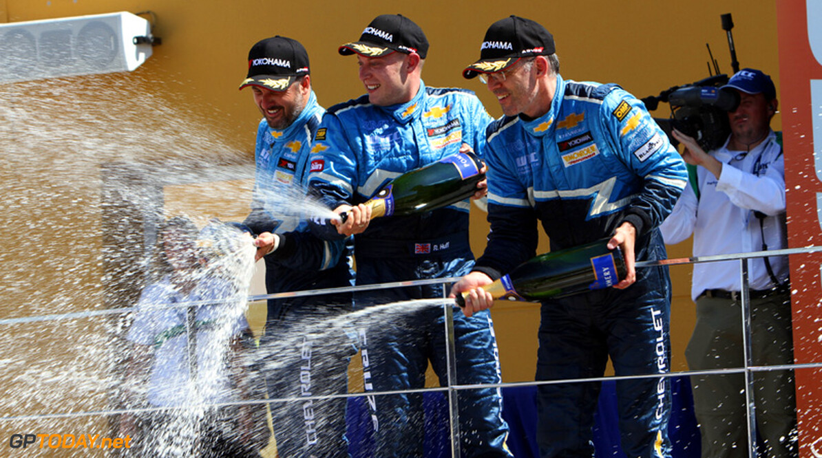 Chevrolet houdt line-up met Huff, Muller en Menu intact voor 2012