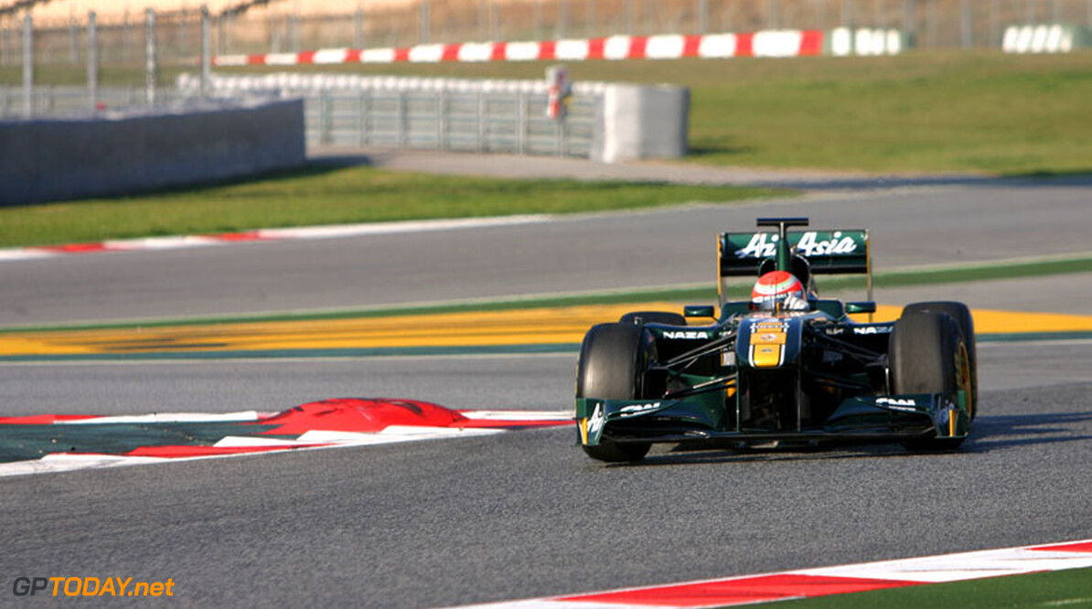 Team Lotus stopt test in Barcelona na crash Trulli