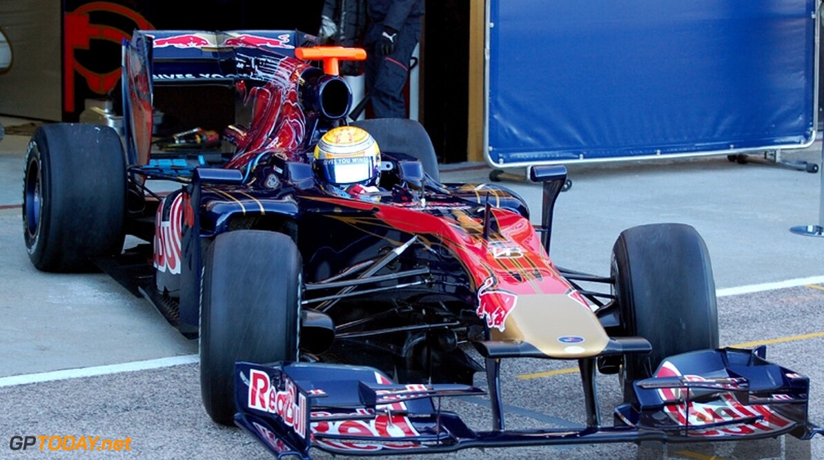 Scuderia Toro Rosso in actie met zelf ontworpen STR5