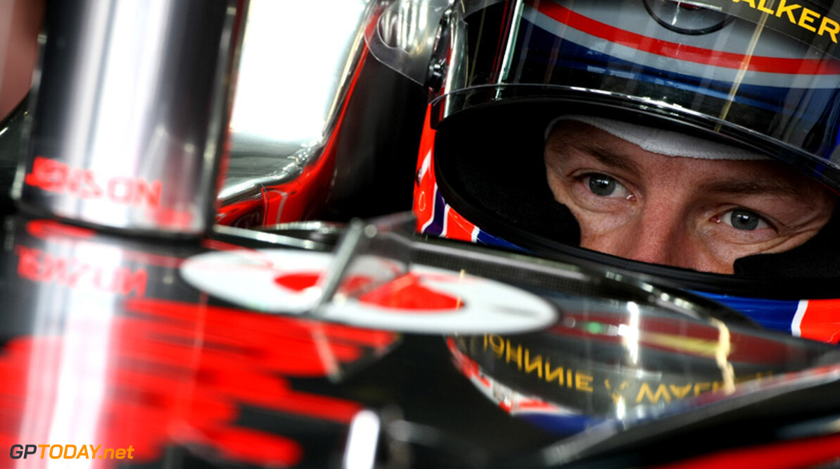 VT2: Button en Hamilton zetten woorden McLaren kracht bij