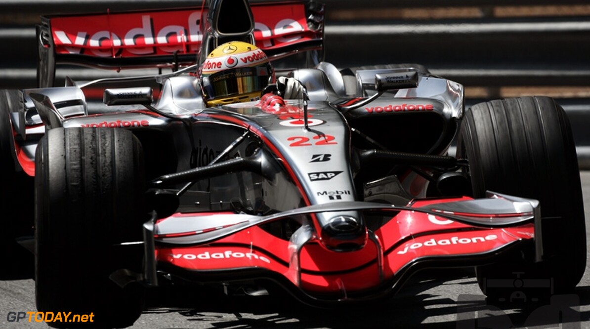 VT2: Hamilton dient Ferraris van repliek