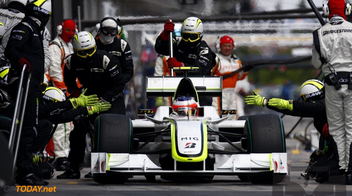 VT1: Rubens Barrichello is McLarens te snel af