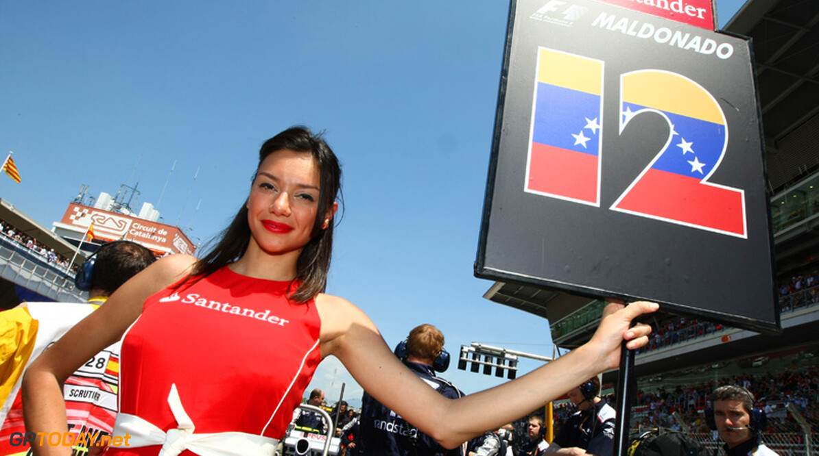 Formula 1 to reform rather than axe 'grid girls'